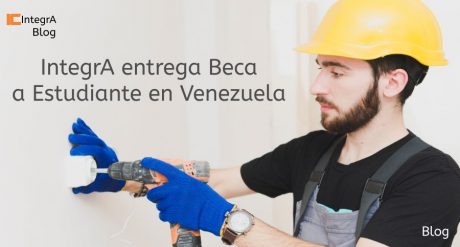 IntegrA entrega Beca a Estudiante en Venezuela